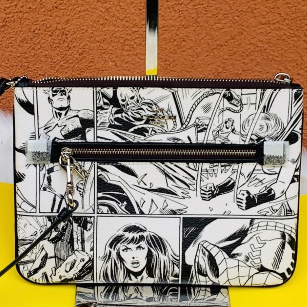 COACH MARVEL WRISTLET/ POUCH NWT